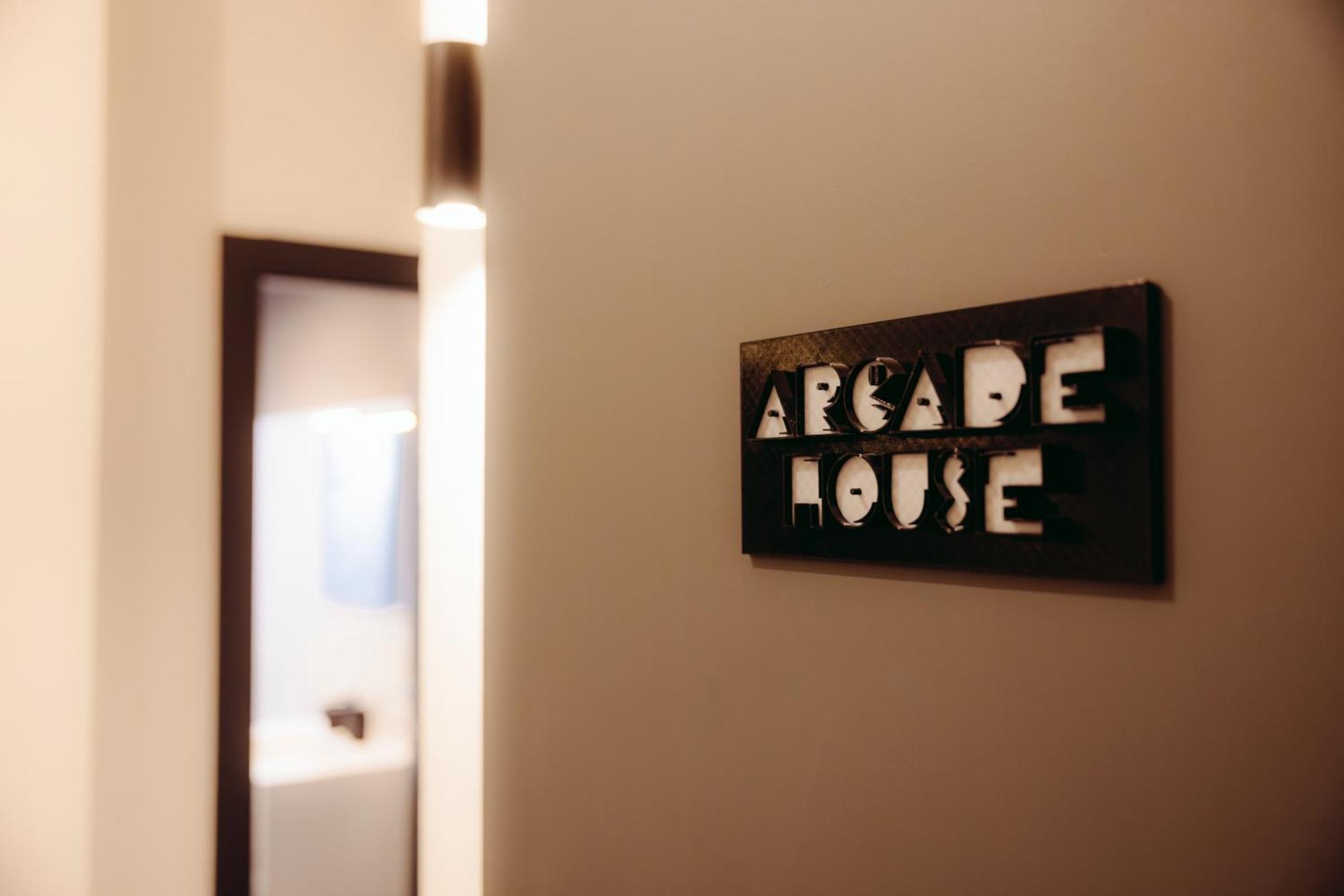 Arcade House Verona Fiera Netflix + Videogame Εξωτερικό φωτογραφία